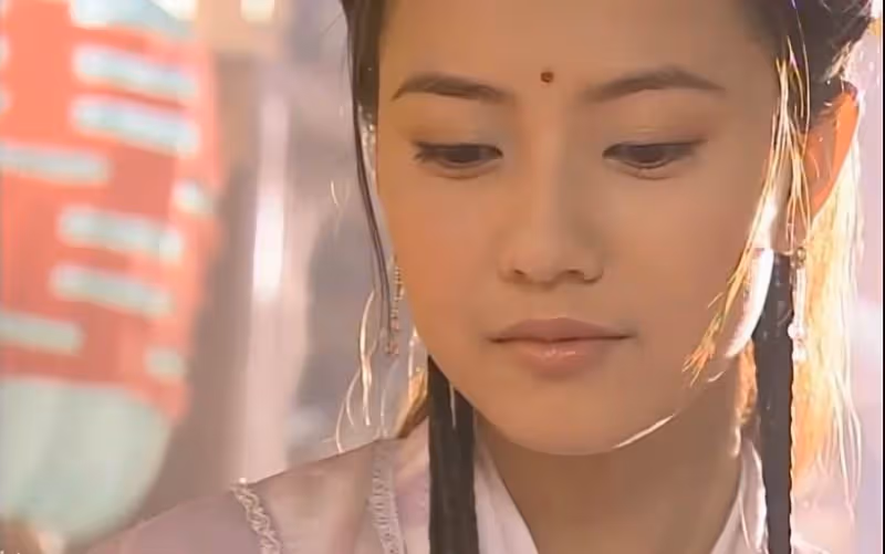 同樣都是演「周芷若」,佘詩曼嬌憨可愛,高圓圓我見猶憐,周海媚版本被金庸稱贊:早知道我就改結局了!