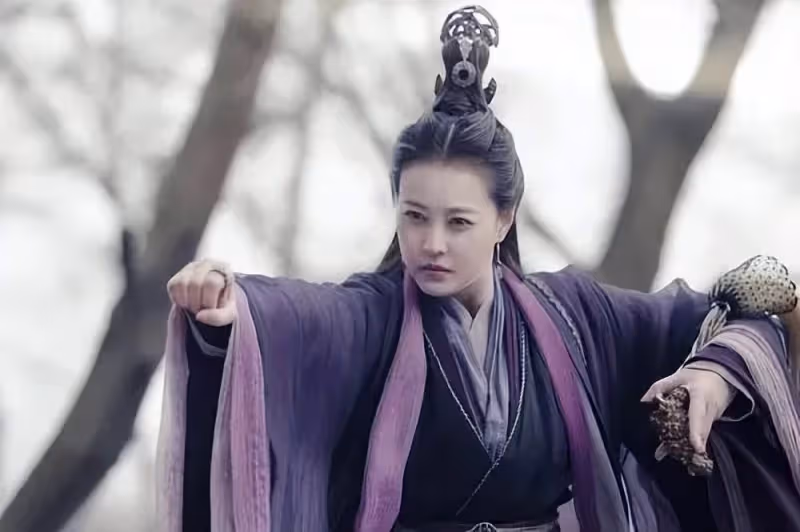同樣都是演「周芷若」,佘詩曼嬌憨可愛,高圓圓我見猶憐,周海媚版本被金庸稱贊:早知道我就改結局了!