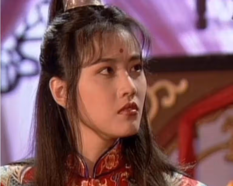 同樣都是演「周芷若」，佘詩曼嬌憨可愛，高圓圓我見猶憐，周海媚版本被金庸稱贊：早知道我就改結局了！