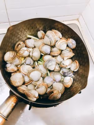 快手減脂餐：白葡萄酒煮蛤蜊