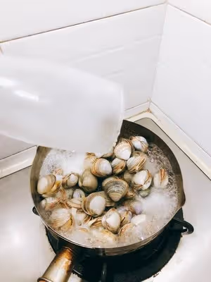 快手減脂餐：白葡萄酒煮蛤蜊
