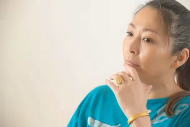 哥哥逝世，48歲女星演出前接噩耗敬業苦撐，一下舞台痛哭到不能自己，惹鼻酸：不用再忍了