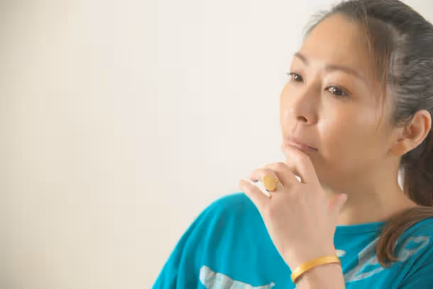 哥哥逝世!48歲的女星「演出前接噩耗」敬業苦撐 一下舞台「痛哭到不能自己」惹鼻酸:不用再忍了