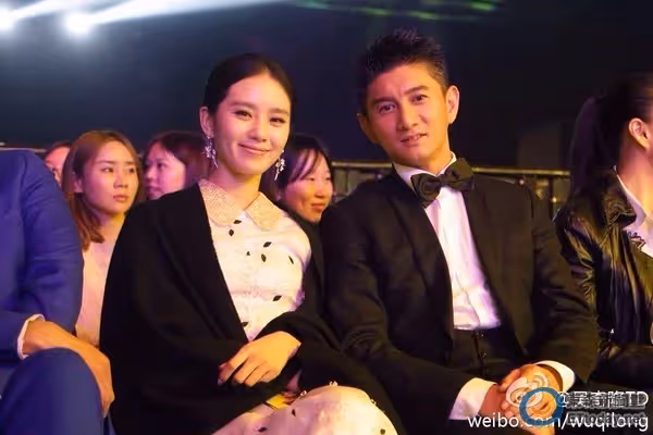 差16歲的父女戀被酸!劉詩詩親吐心聲「是我配不上吳奇隆」 罕曝婚後生活「不需要刻意去說」酸民全服了