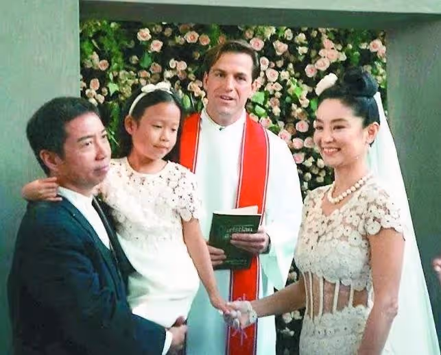 甩臉繼母林青霞!富商父再婚生子「親媽4婚4離」 她連生兩胎「願意當未婚媽媽」:父母婚姻影響我一輩子