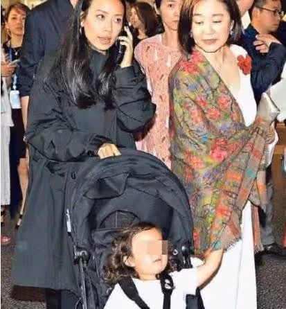 甩臉繼母林青霞!富商父再婚生子「親媽4婚4離」 她連生兩胎「願意當未婚媽媽」:父母婚姻影響我一輩子