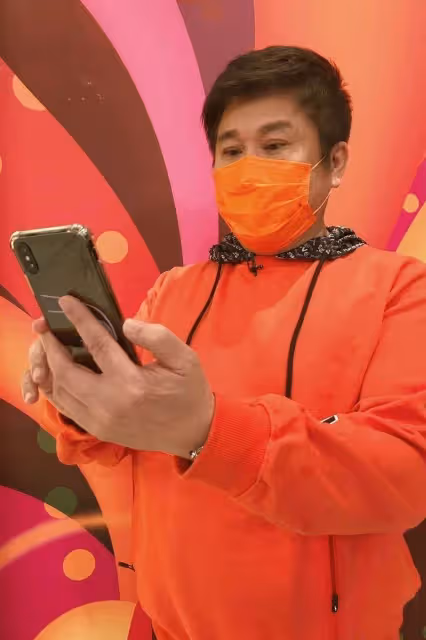 胡瓜僅剩2檔節目,被爆想退休「愛妻揭真相」笑曝「原始人學電腦叫外送」夫妻共進退