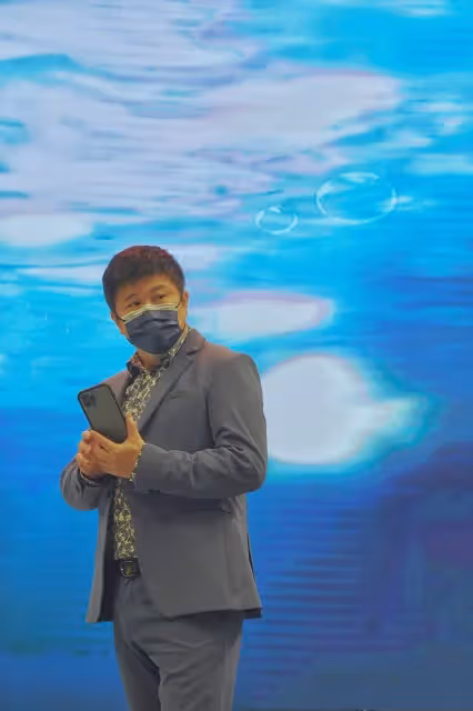 胡瓜僅剩2檔節目,被爆想退休「愛妻揭真相」笑曝「原始人學電腦叫外送」夫妻共進退