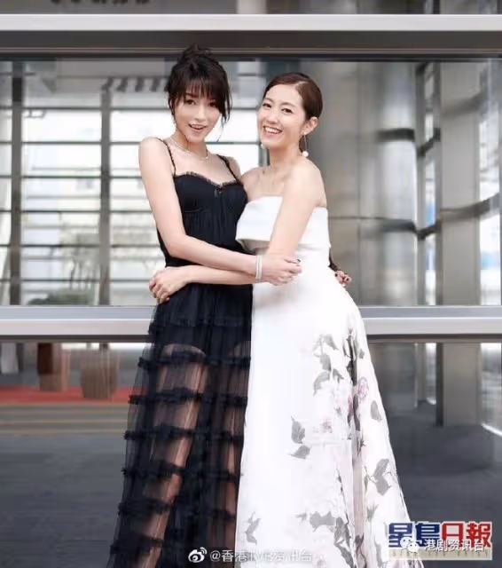 TVB最性感人妻大放福利照！海邊「一件頭」黑色泳衣大曬美圖
