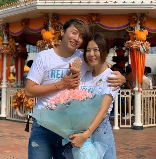 恭喜!38歲香港知名女歌手迎來大婚,腹部微微凸起疑似懷孕