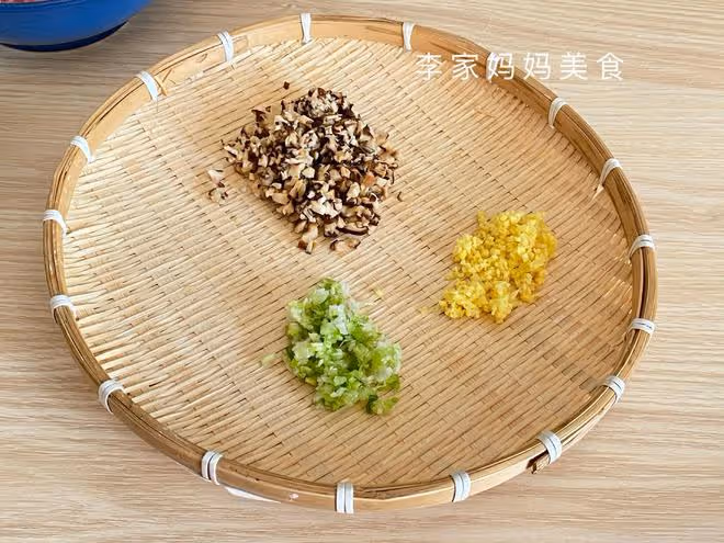 三伏天包餃子,韭菜白菜靠邊站,這菜做餡營養正當季,鮮嫩又消暑