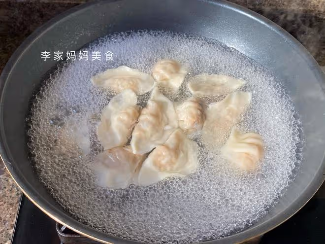 三伏天包餃子,韭菜白菜靠邊站,這菜做餡營養正當季,鮮嫩又消暑