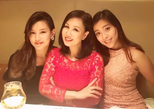 恭喜!TVB知名老戲骨宣布小女兒懷孕,大女兒5月才產下一名男嬰