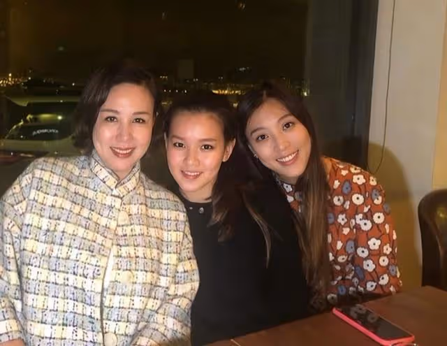 恭喜!TVB知名老戲骨宣布小女兒懷孕,大女兒5月才產下一名男嬰