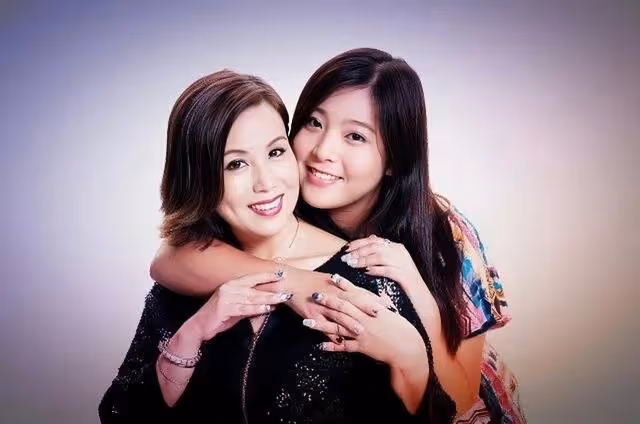恭喜!TVB知名老戲骨宣布小女兒懷孕,大女兒5月才產下一名男嬰