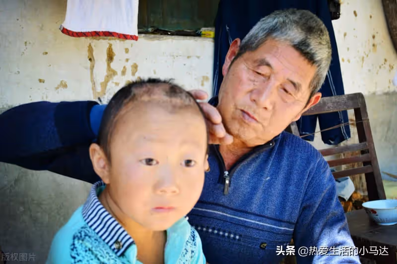 積蓄全給兒女!75歲老人:「在兒女家輪流養老後」我才發現 晚年「守好這3樣」才能舒心又踏實