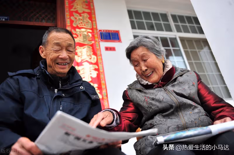 積蓄全給兒女!75歲老人:「在兒女家輪流養老後」我才發現 晚年「守好這3樣」才能舒心又踏實