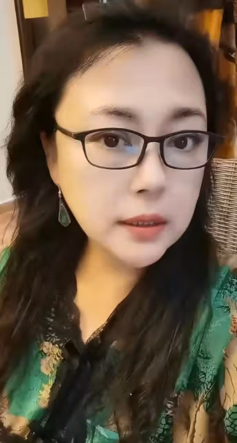李菁菁三婚老公罕秀幸福,夫妻暑假帶三娃超忙碌,一家五口很和諧