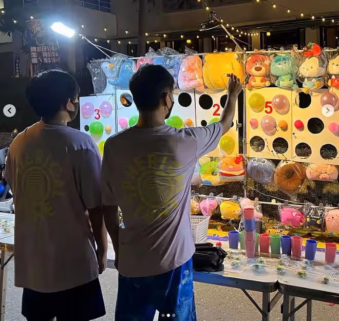 林志穎一家五口逛夜市,12歲Kimi高大壯實似大人,曾自曝想當網紅
