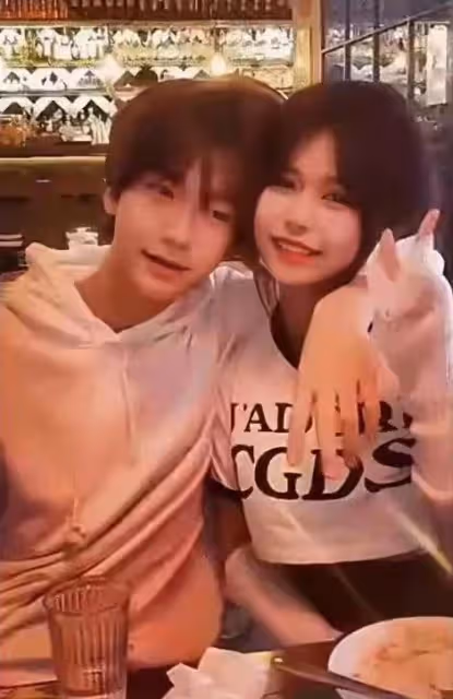 林志穎一家五口逛夜市,12歲Kimi高大壯實似大人,曾自曝想當網紅