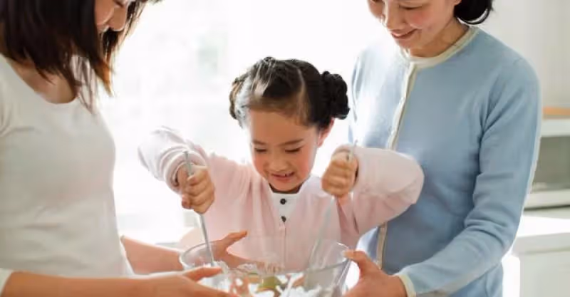 親戚來我家妄做老大，拒絕孩子上桌後，老公怒吼：哪來的請回哪去