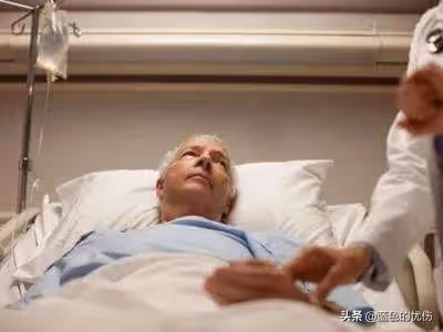 75歲老人坦言:躺在病床上才知道誰才是最親的人