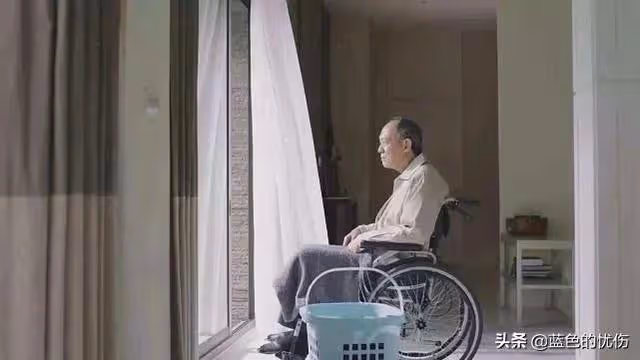 75歲老人坦言:躺在病床上才知道誰才是最親的人