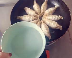 必品閣餃子抱蛋