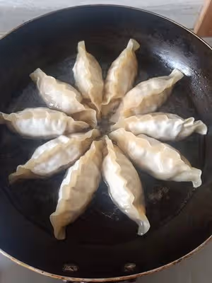 必品閣餃子抱蛋