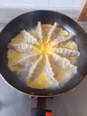 必品閣餃子抱蛋