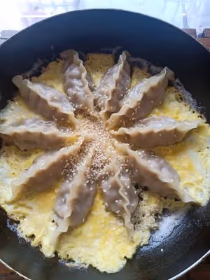 必品閣餃子抱蛋
