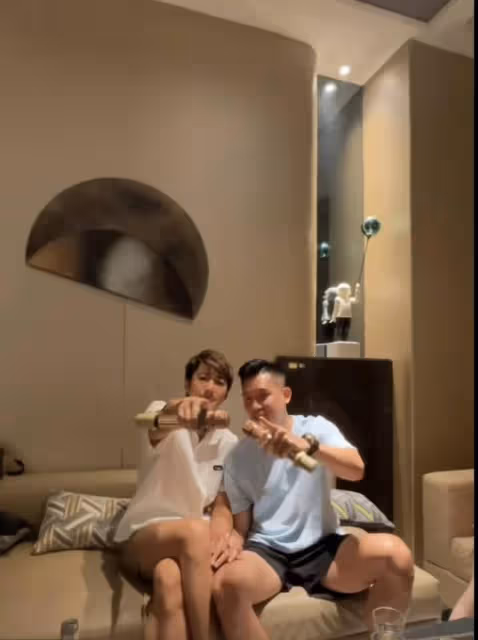關係曖昧!TVB前男星與男友人KTV十指緊扣,當事人回應新戀情