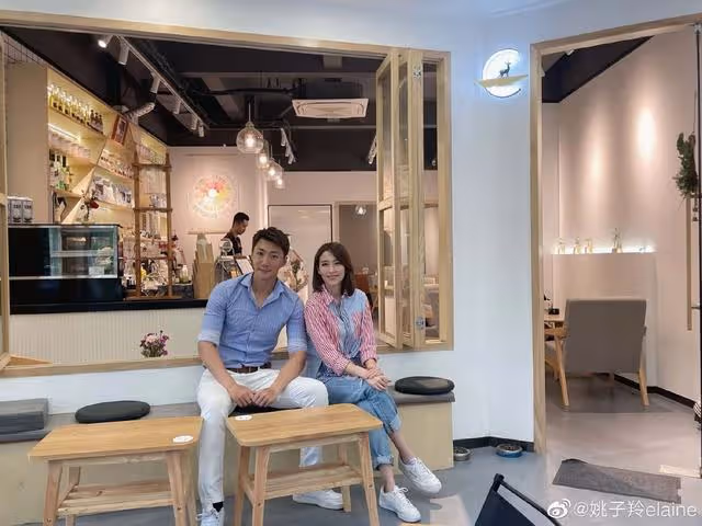 關係曖昧!TVB前男星與男友人KTV十指緊扣,當事人回應新戀情