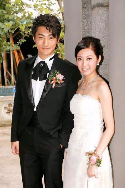關係曖昧!TVB前男星與男友人KTV十指緊扣,當事人回應新戀情