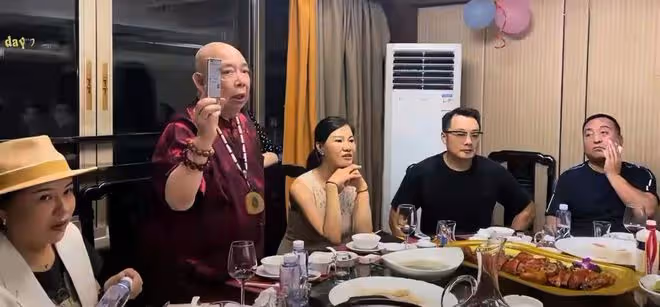 黃一飛在內地豪慶80大壽,十幾位香港戲骨現身祝賀,林威滿頭花白