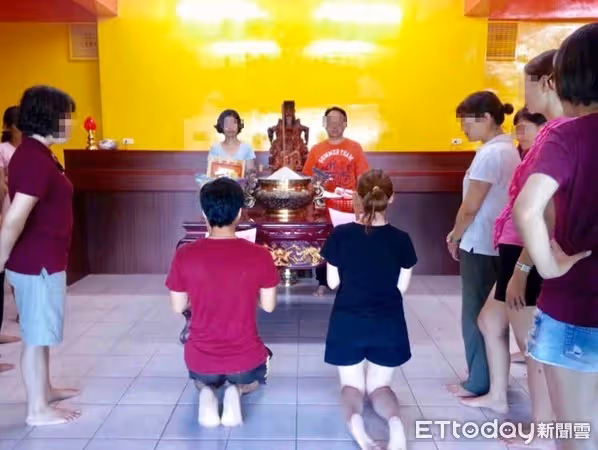 自稱玉皇、觀音!夫妻坐上神壇「供信眾膜拜」:這是神明的高度 他們「狂撈700萬」結局讓人笑了