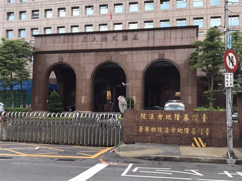 自稱玉皇、觀音!夫妻坐上神壇「供信眾膜拜」:這是神明的高度 他們「狂撈700萬」結局讓人笑了