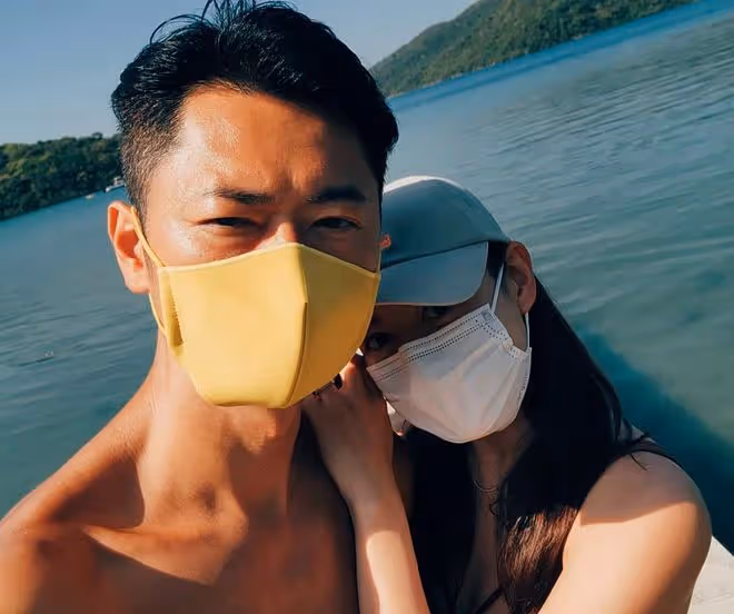 曹雲金前女友與富商老公出海!穿泳衣大秀身材,皮膚白皙曲線完美