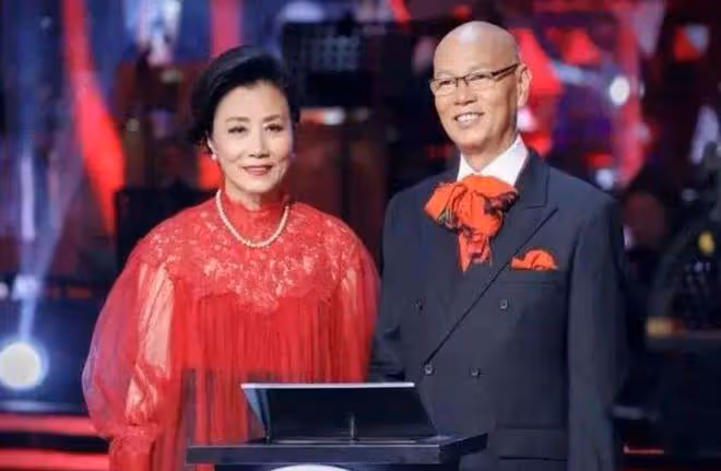 75歲羅家英受訪,稱不稀罕妻子汪明荃的錢,從不要求對方養自己