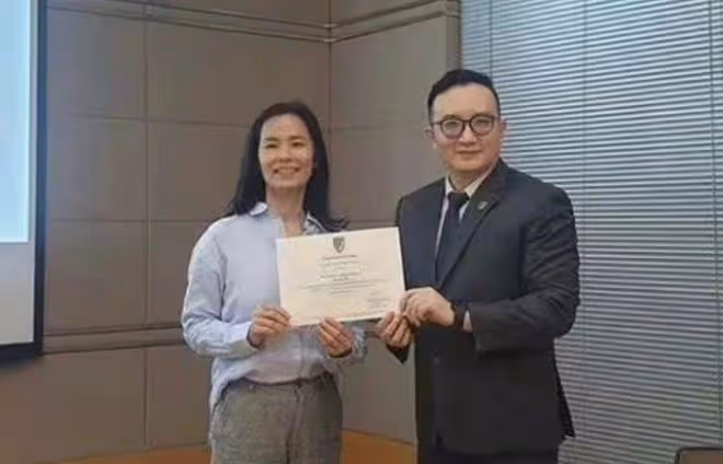 韋唯兒子久居美國太愜意,住豪宅出行有專機,身形壯碩眉眼像極媽
