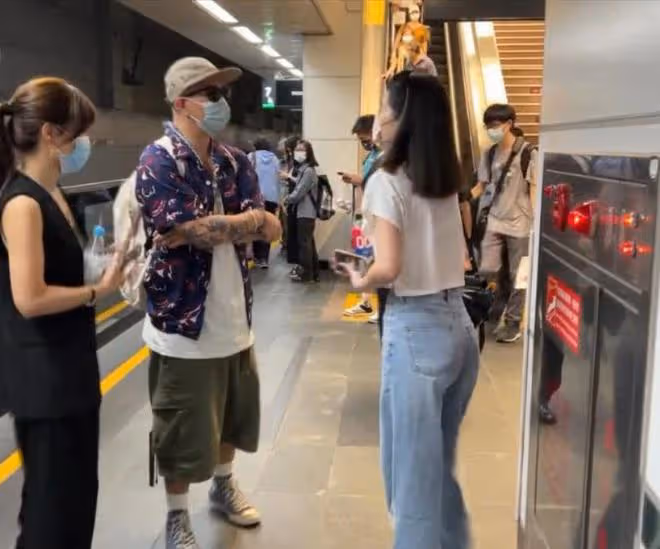 具俊曄穿著時髦坐高鐵,兩位美女陪同一起,老婆大S不在身邊