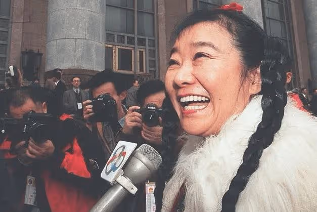 「最慘亞洲女首富」,生前痴情丈夫,死後卻被風水大師曝光私密照