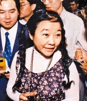 「最慘亞洲女首富」,生前痴情丈夫,死後卻被風水大師曝光私密照