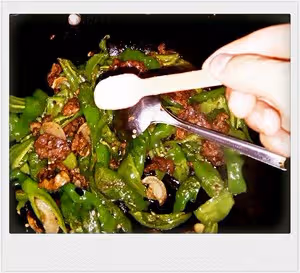 辣椒炒肉(幾乎是所有湖南大飯店裡的傳統炒法)