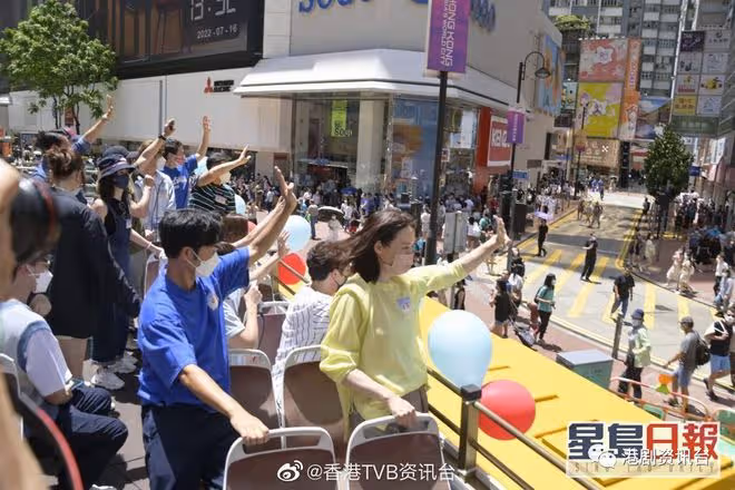 《回歸》花車巡遊︱陳煒熱到全身濕透 郭晉安憶內地拍劇往事