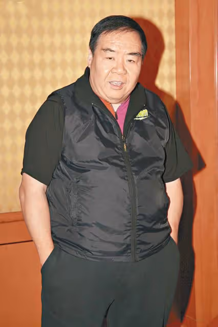 被稱張國榮接班人!TVB三屆視帝事業曾陷低谷,幸得前輩指點相助