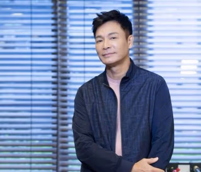被稱張國榮接班人!TVB三屆視帝事業曾陷低谷,幸得前輩指點相助