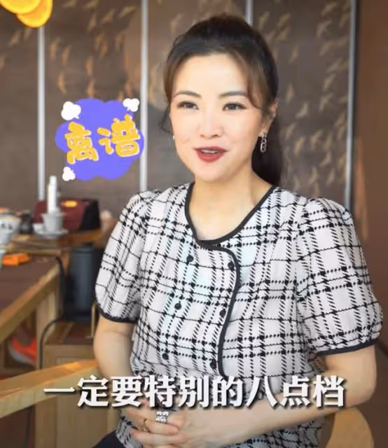 前央視主持塗經緯罕提前任,與撒貝寧分手後聯繫過,如今各自幸福