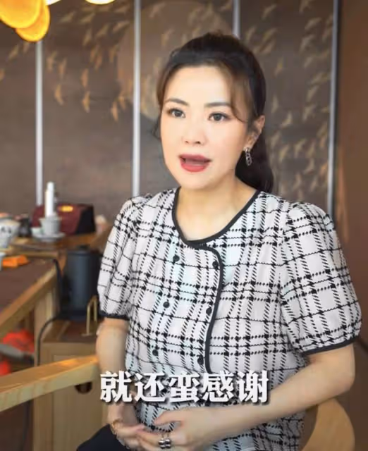前央視主持塗經緯罕提前任,與撒貝寧分手後聯繫過,如今各自幸福