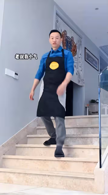 曝楊威買武漢千萬豪宅,現身售樓部周圍一圈人,房子單價直逼6萬